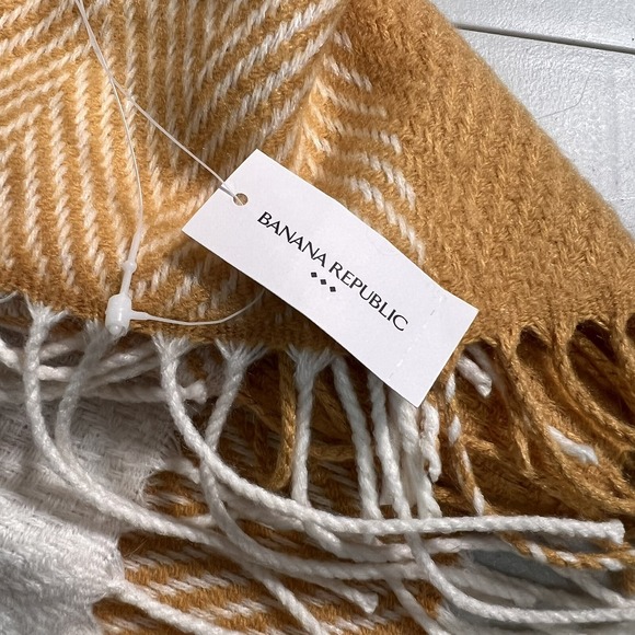 Banana Republic Scarf Yellow Ivory Plaid Fringed NWT Classic Preppy Academia - Picture 8 of 9